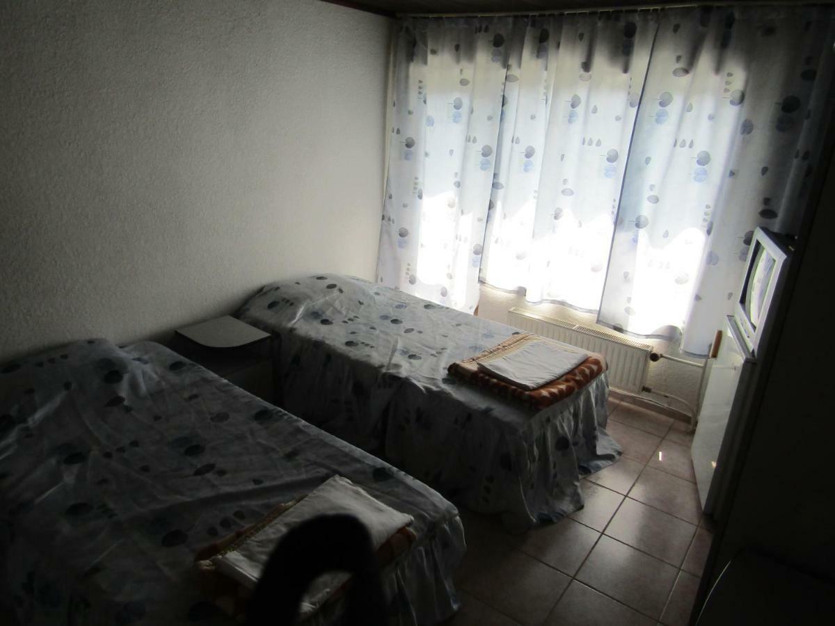 Hostel Papagal ヴァルナ エクステリア 写真